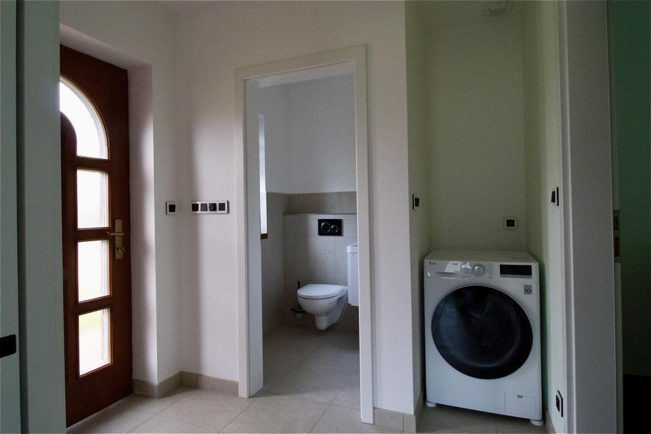 Uprostred Trojuhelniku Praha - Karlovy Vary - Plzen Apartment Kolesovice
