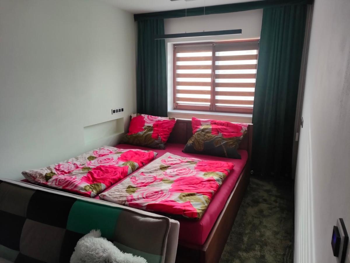 Uprostred Trojuhelniku Praha - Karlovy Vary - Plzen Apartment